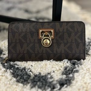 Authentic, Michael Kors, MK Signature Zip Around Lock Full Size Wallet Brown